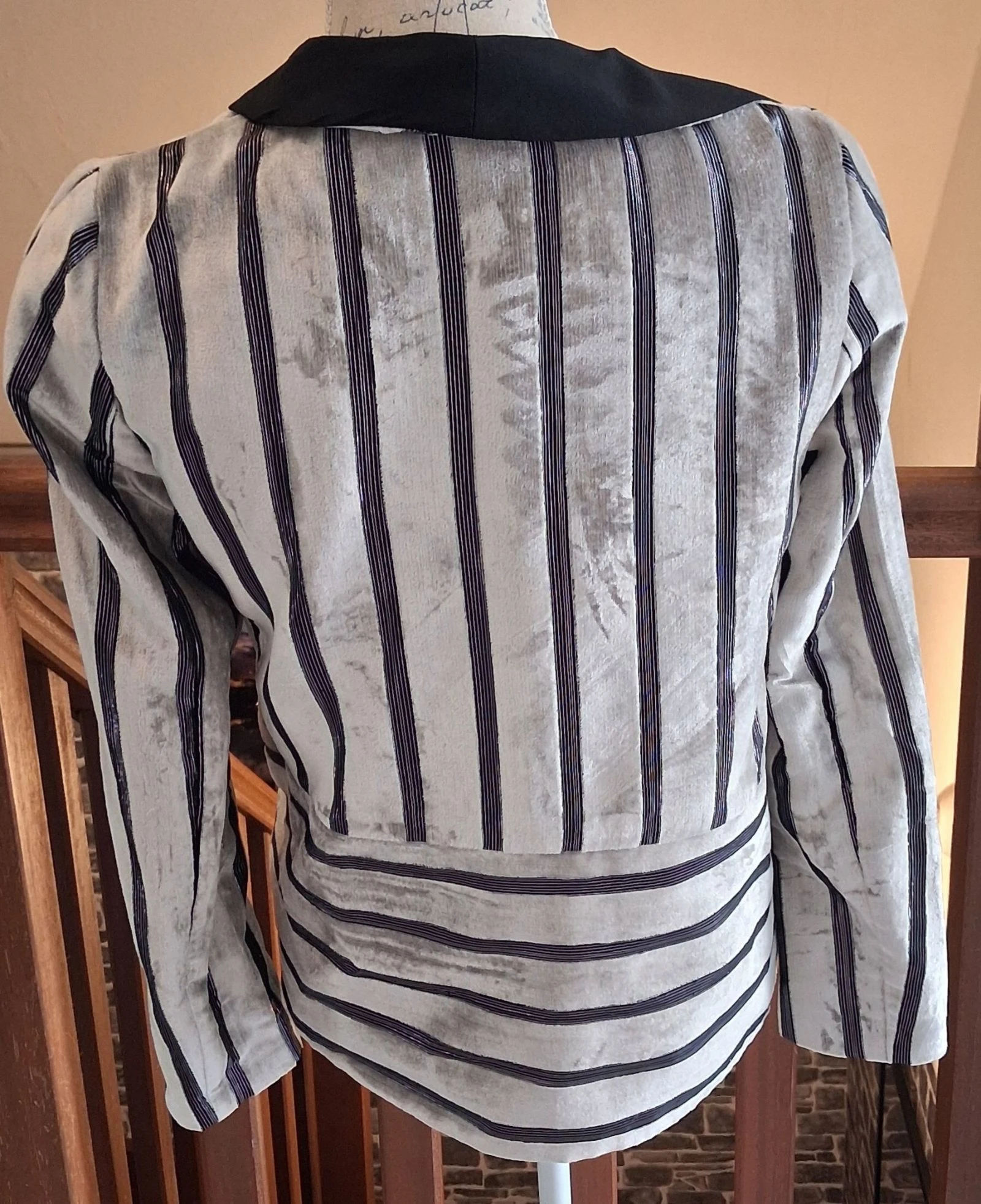 Blazer chic Ikks noir et argenté au toucher velours – photo 6